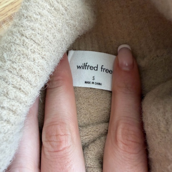 Aritzia Wilfred Beige Turtleneck Sweater - Picture 4 of 4